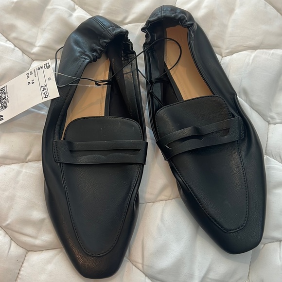 Size 9 1/2 H&M black loafers NWT